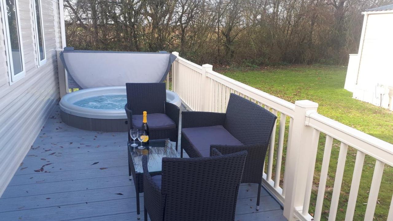 Ksr Hot Tub Holiday Home At Tattershall Lakes Экстерьер фото