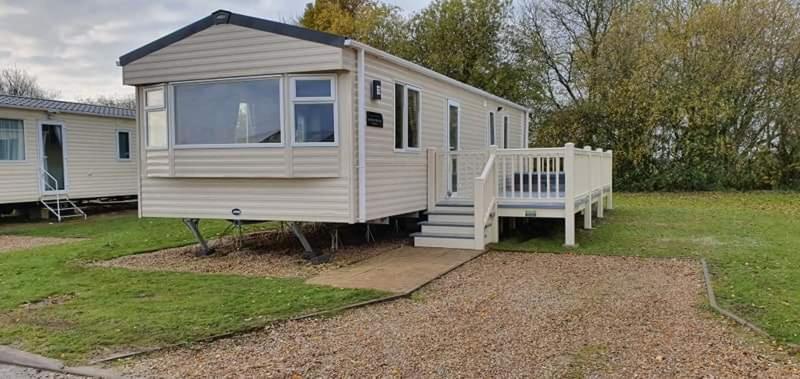 Ksr Hot Tub Holiday Home At Tattershall Lakes Номер фото